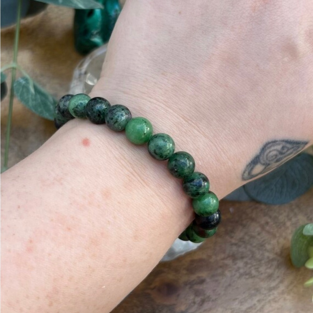 Ruby Zoisite 8mm Crystal Gemstone Beaded Elasticated Bracelet Handmade - Picture 2 of 4